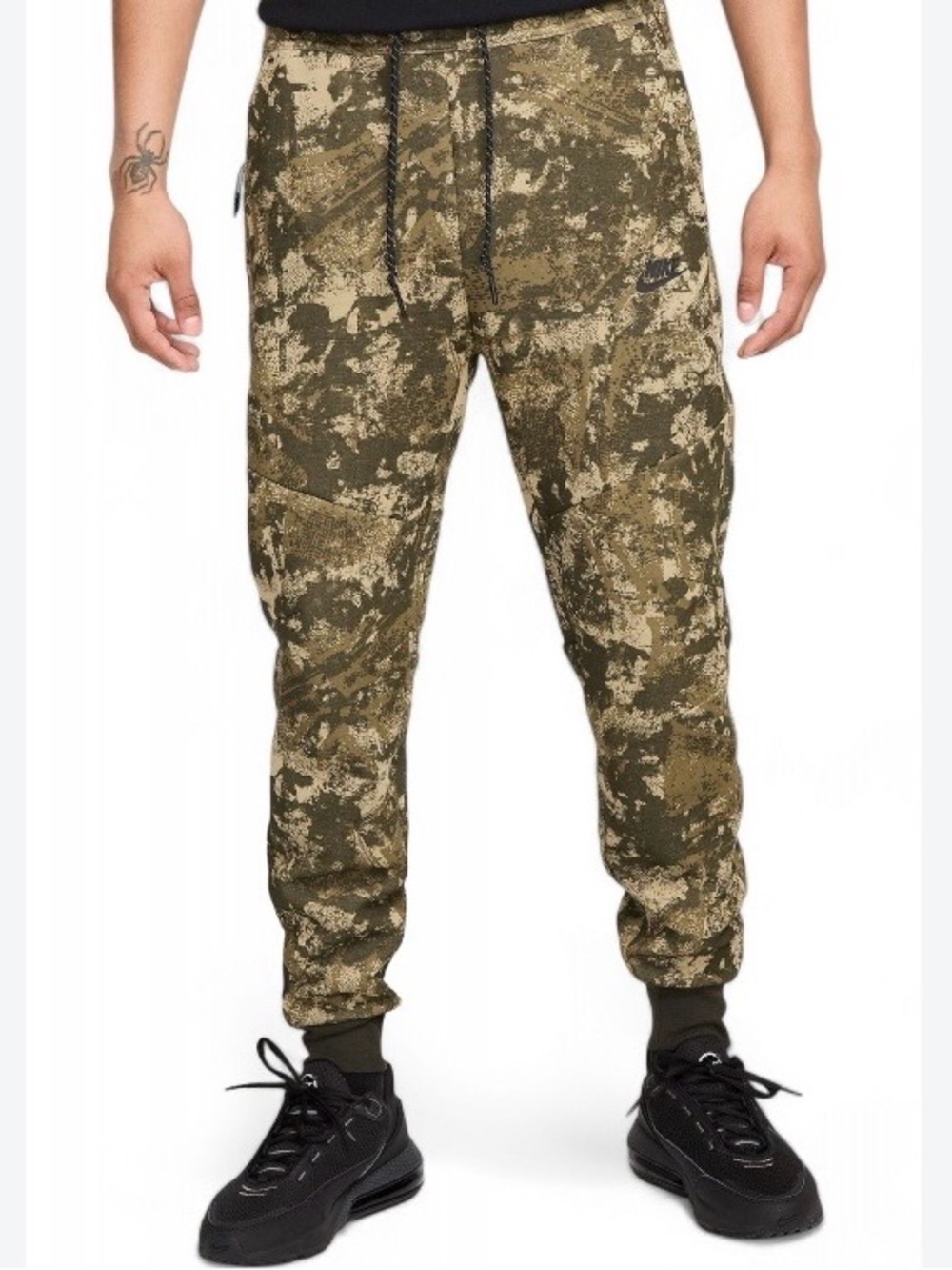 ✔️NWT✔️ NIKE Tech Fleece Camo Joggers